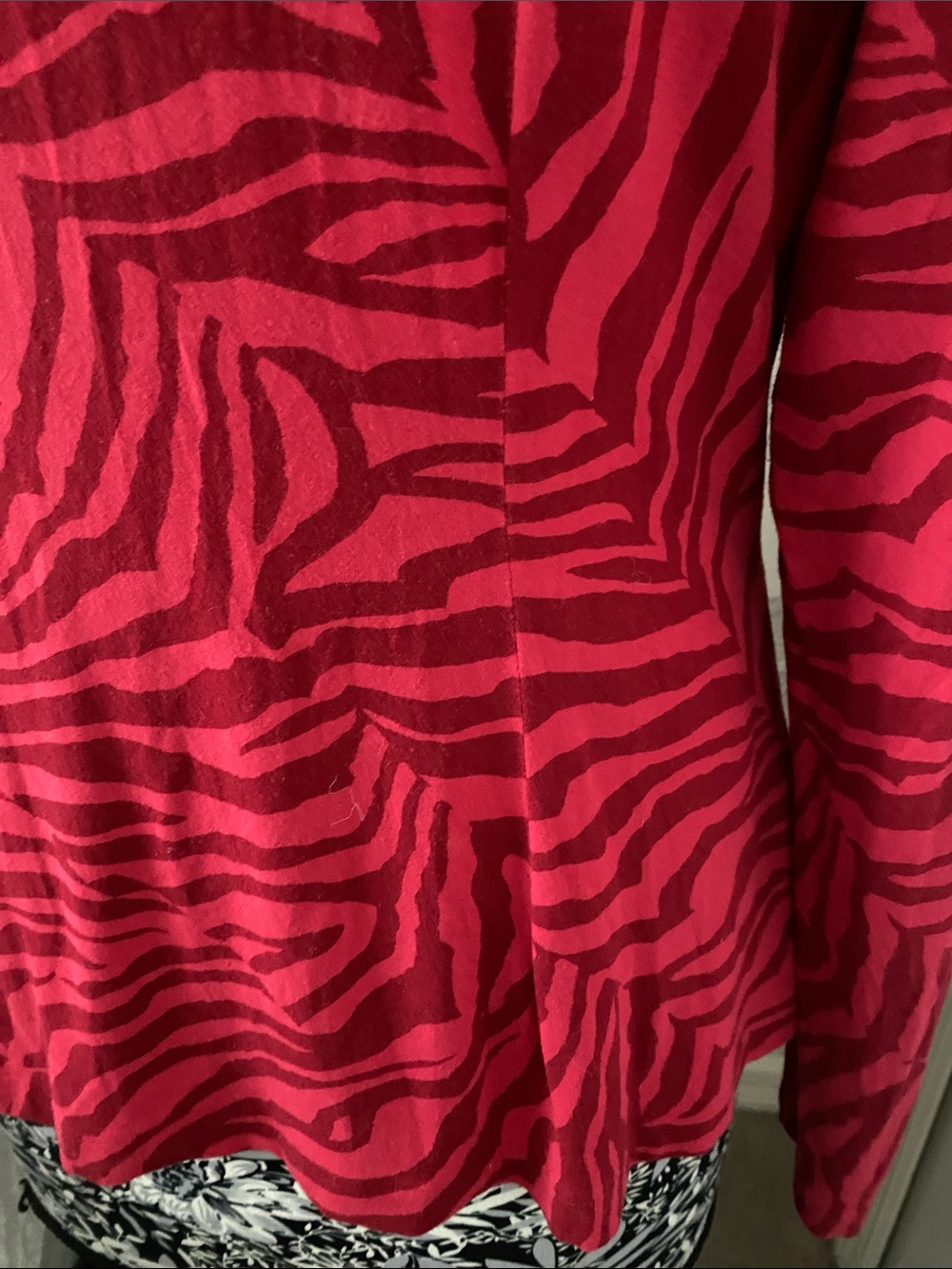 CAbi feline tee in long sleeve heavyweight fabric with front twist bustline - Picture 5 of 9